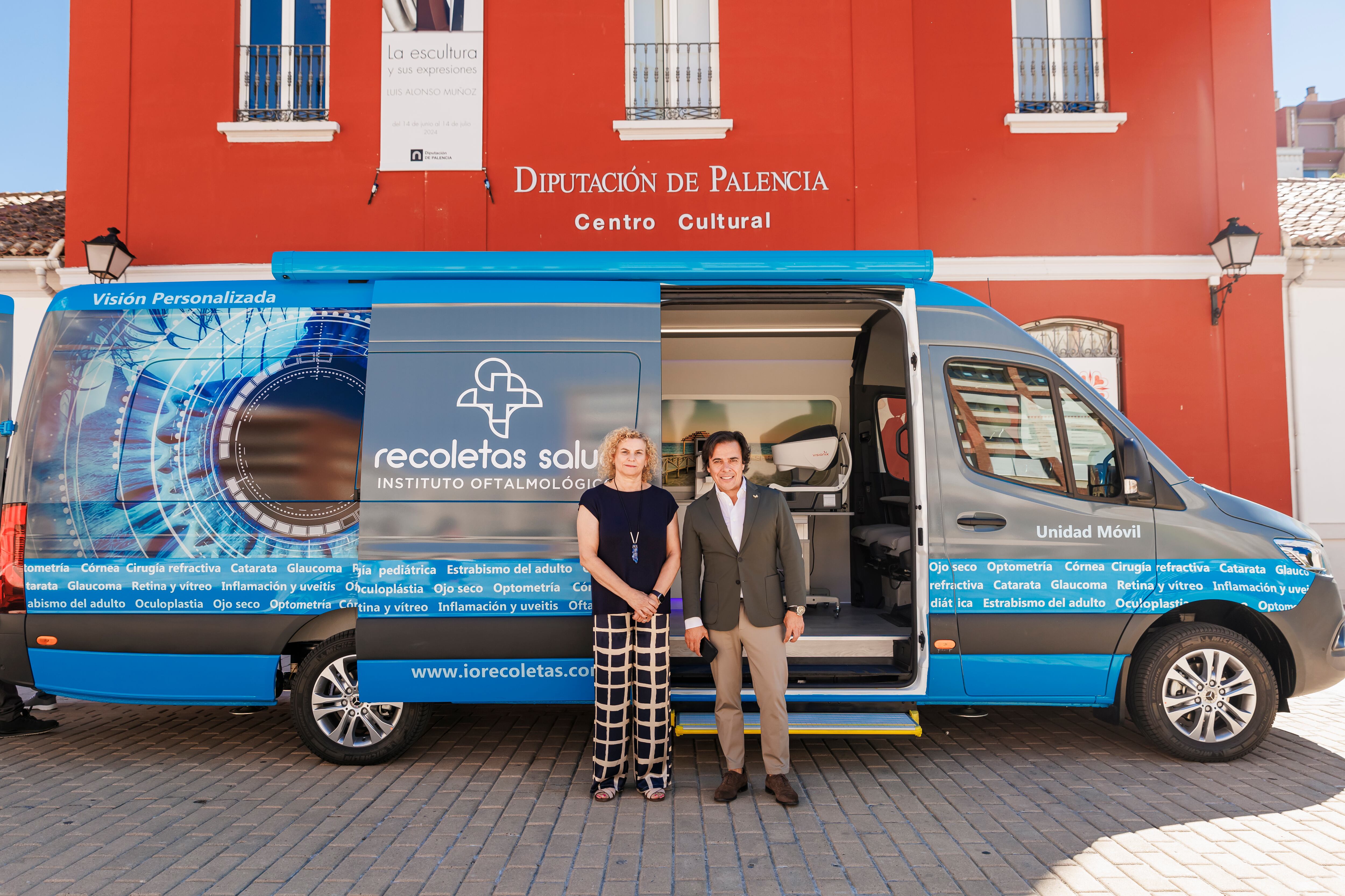 Más de 1.300 personas se han beneficiado de revisiones oculares gratuitas en la unidad móvil de Recoletas Salud en Palencia