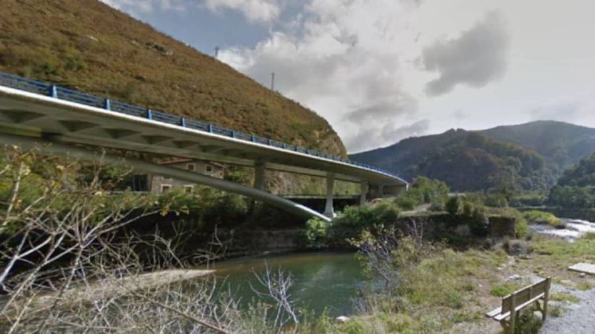 Garbiñe, miembro de Irungo Harrera Sarea y migrantes del Albergue