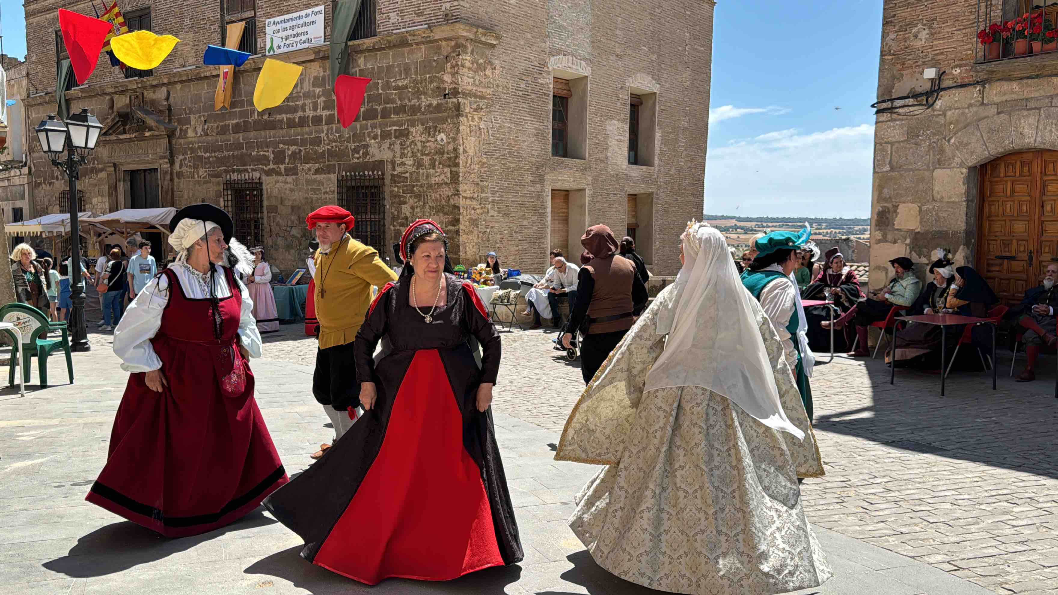 Bailes en la Feria del Renacimiento de Fonz. Foto: Ayuntamiento de Fonz