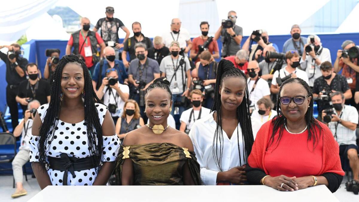 Sororidad clandestina para poder abortar: la lucha de las mujeres africanas llega a Cannes