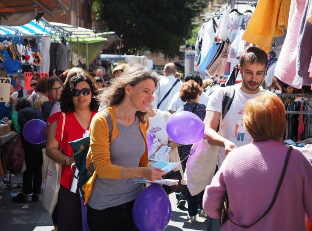 María Oliver en su visita al barrio de Benicalap