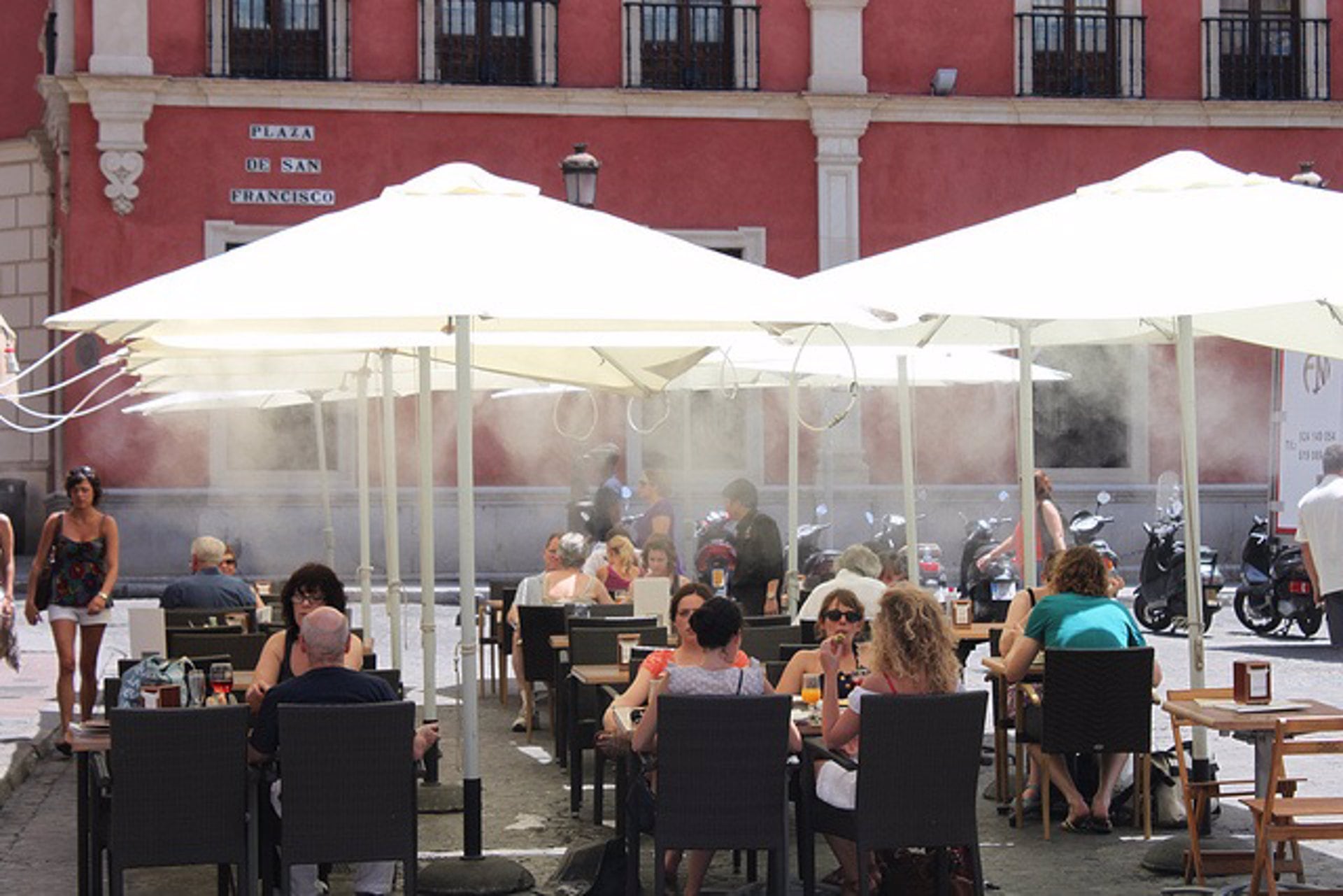 Archivo - Terraza, verano, calor - FLIKR/TURISMO DE SEVILLA - Archivo