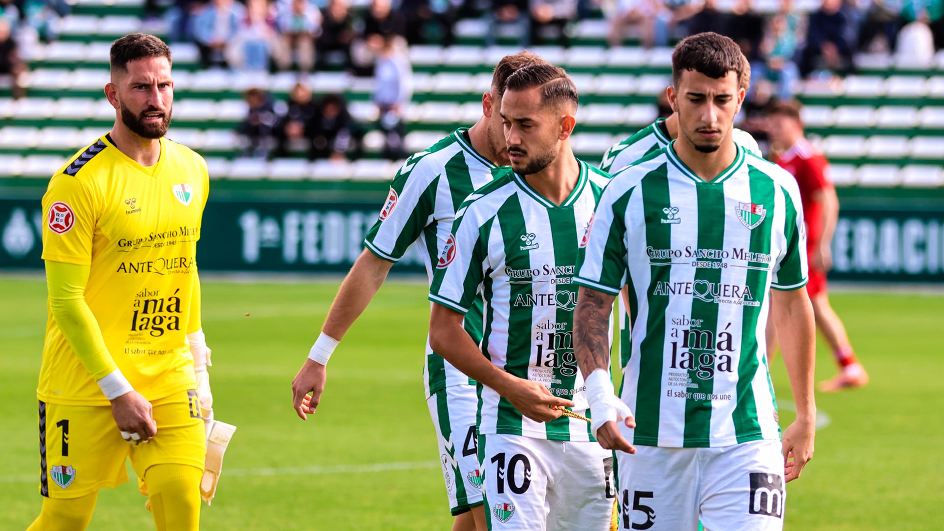 Samu Pérez, Barbu, Luismi y Giménez antes del partido entre el Antequera CF y el Sevilla Atlético