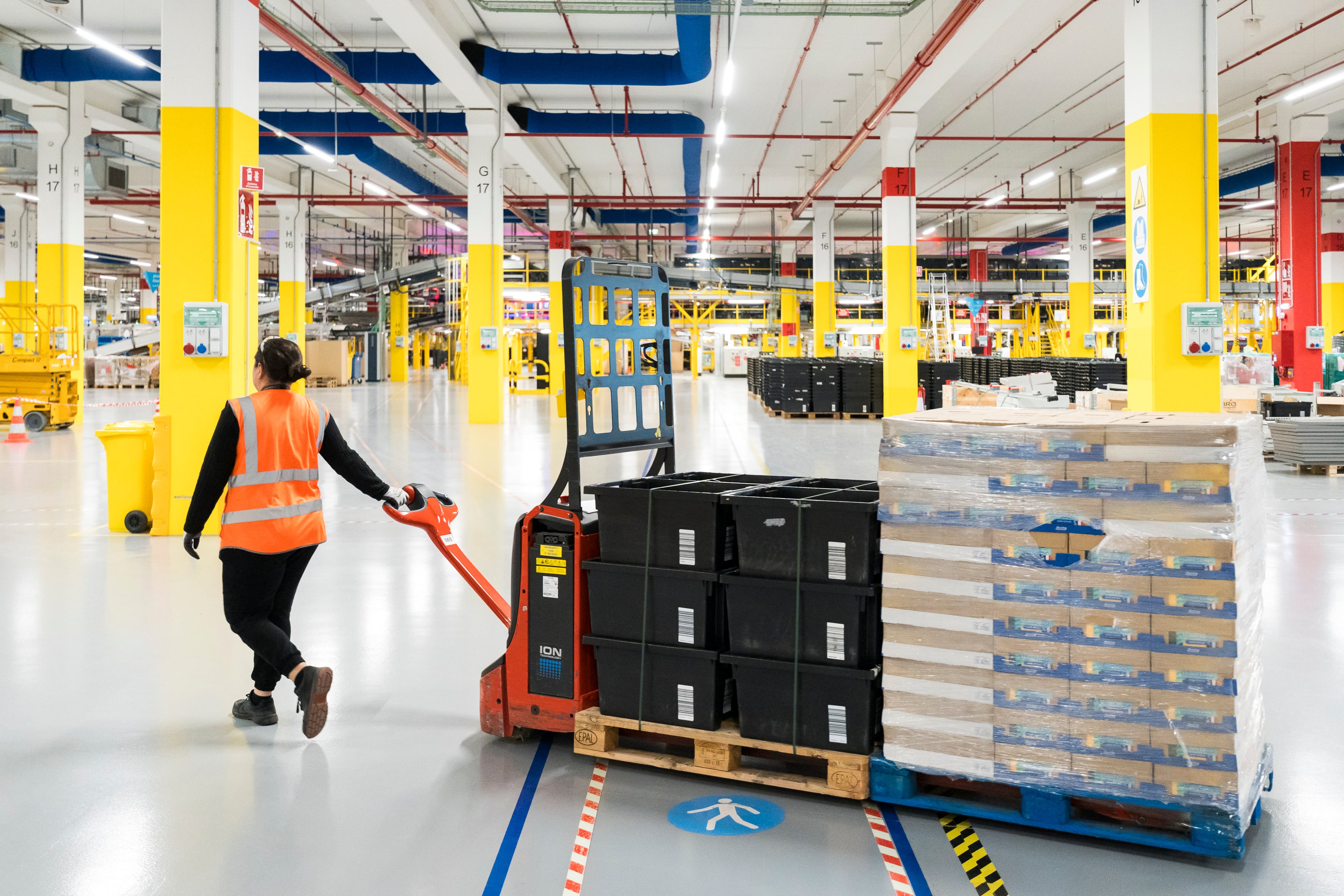 El centro logístico de Amazon en El Far d&#039;Empordà (Girona), inaugurado este año.