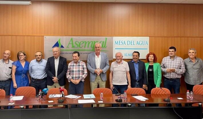 La Mesa del Agua de Almería ha acordado este lunes solicitar una aclaración sobre el Decreto de Sequía a la Junta de Andalucía y pedir al Gobierno que las obras de la desaladora de Bajo Almazora.