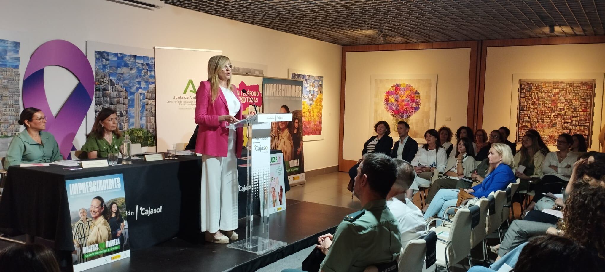 La coordinadora provincial del IAM, Rosario Alarcón, en las jornadas sobre adolescencia y prevención de la violencia de género dedicadas al psicólogo Antonio Agraz.
