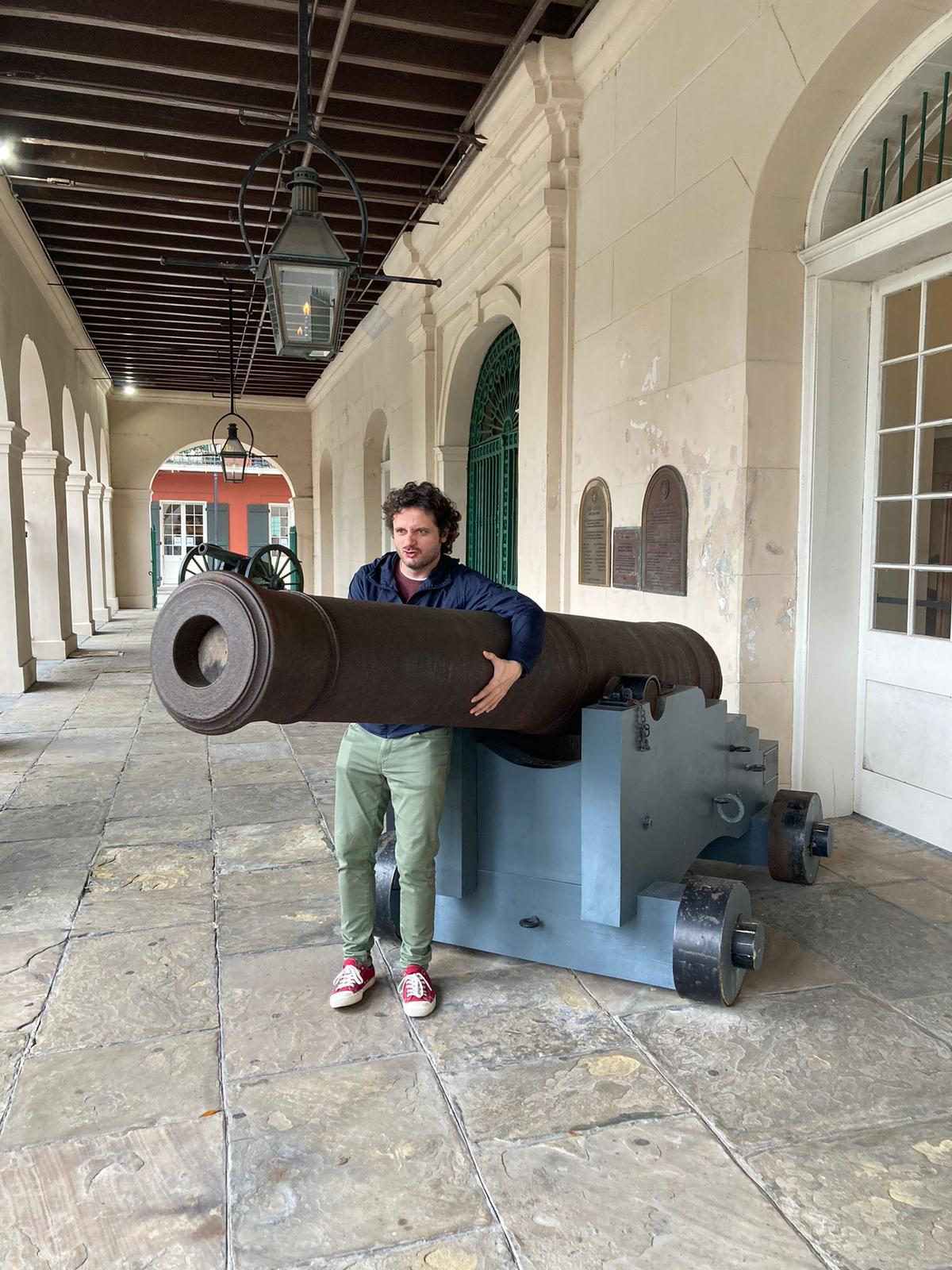 El doctor en psiquiatría Fernando Espí en uno de sus múltiples viajes de fin de semana