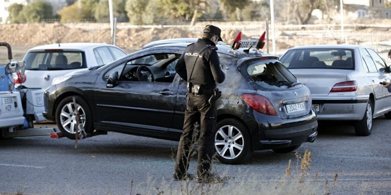 El automóvil en el que viajaba la víctima del apuñalamiento del 16 de febrero junto al hospital La Fe de Valencia