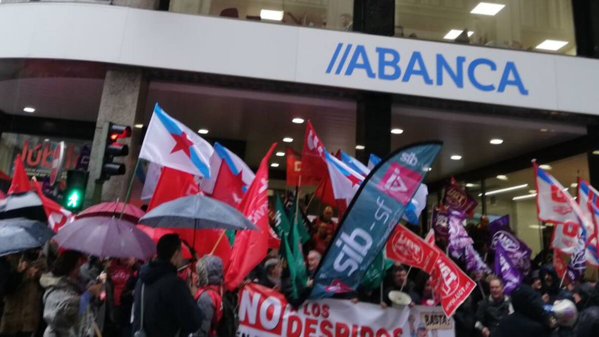 Movilización contra el inicio de despidos en Caixa Geral tras ser comprado por Abanca