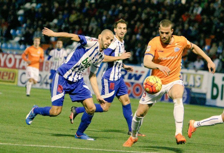 Los blanquiazules perdieron ante el Alaves que se coloca como líder