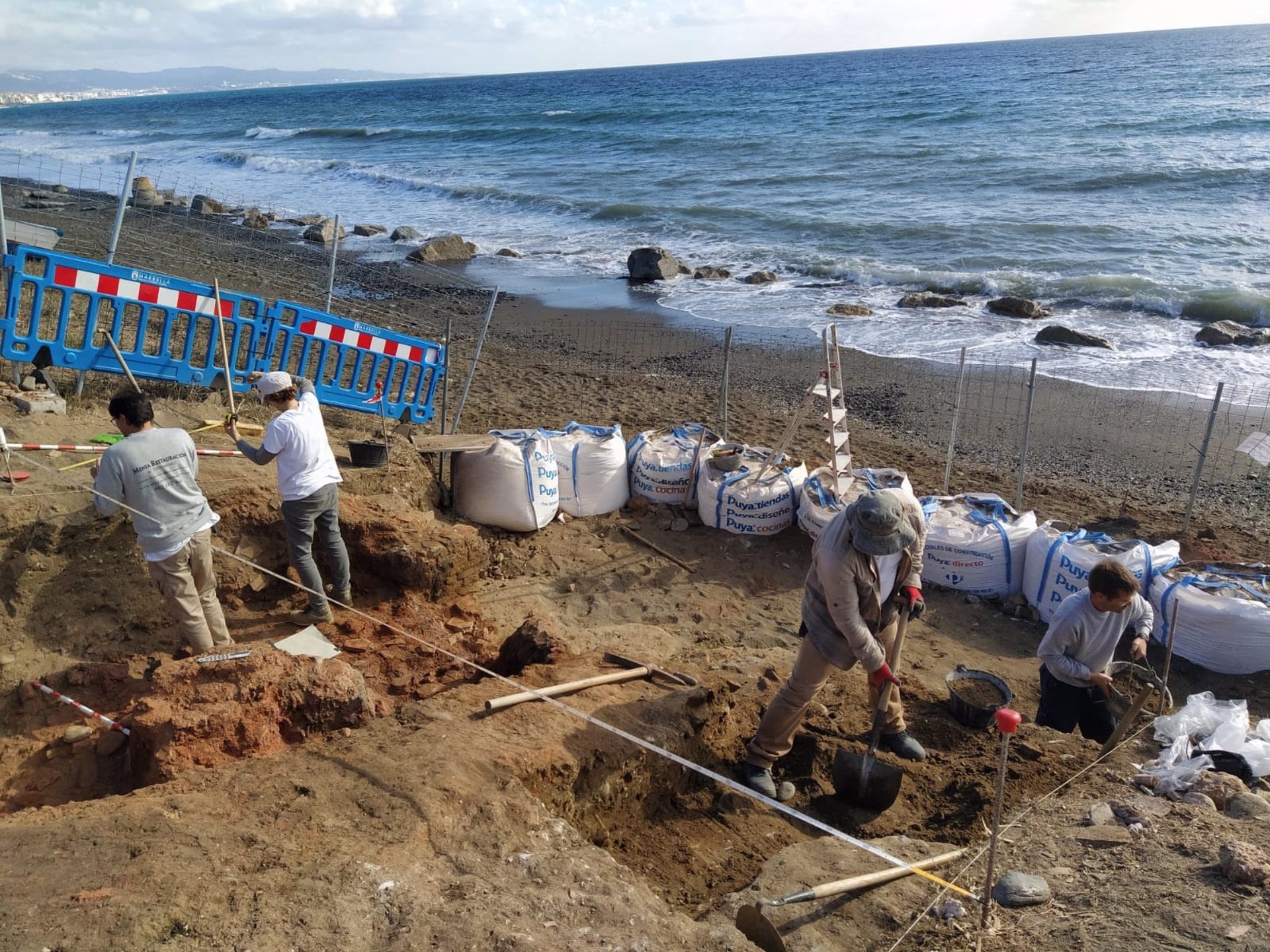 Los trabajos en el yacimiento de las Dunas de Marbella revelan una instalación alfarera de la época tardorromana