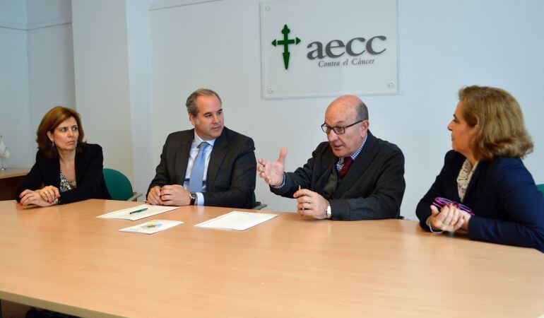 Un momento de la firma del convenio