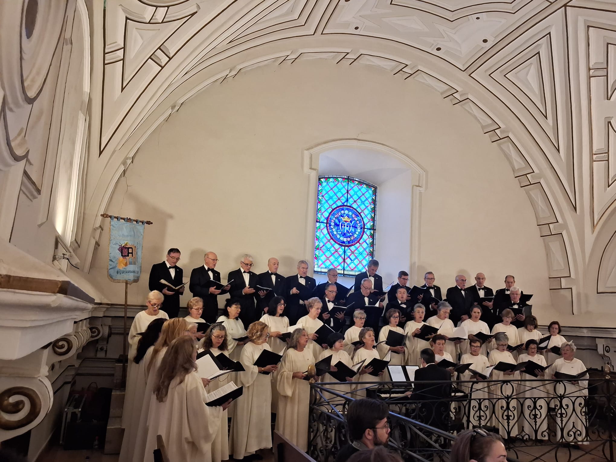 El Orfeón Arandino Corazón de María en la misa de la fiesta de la Virgen de las Viñas