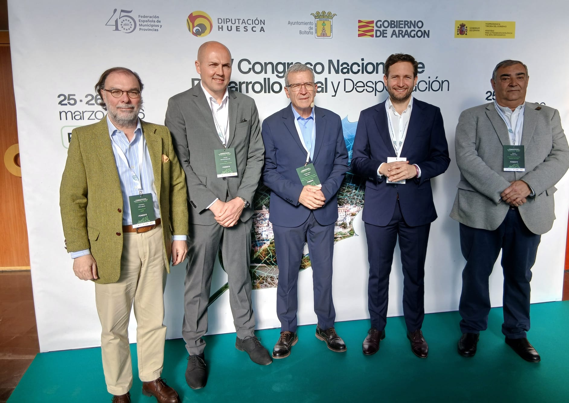 Foto de las autoridades que han inaugurado el congreso