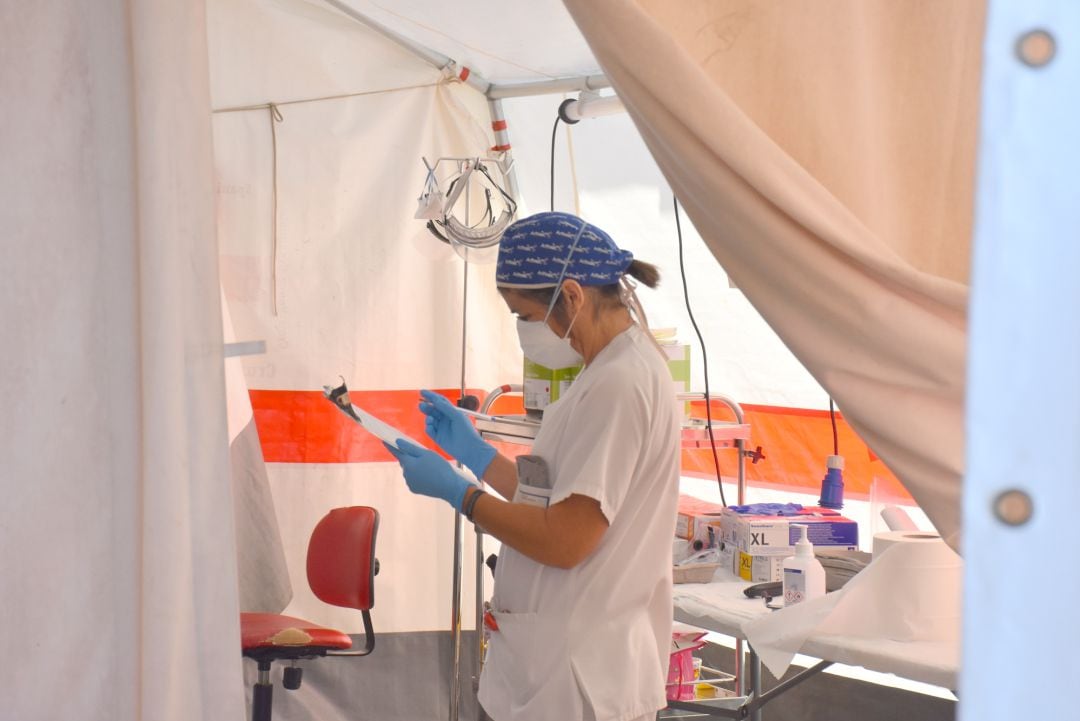 Carpa exterior de triaje del hospital Doctor José Molina Orosa, en Arrecife.