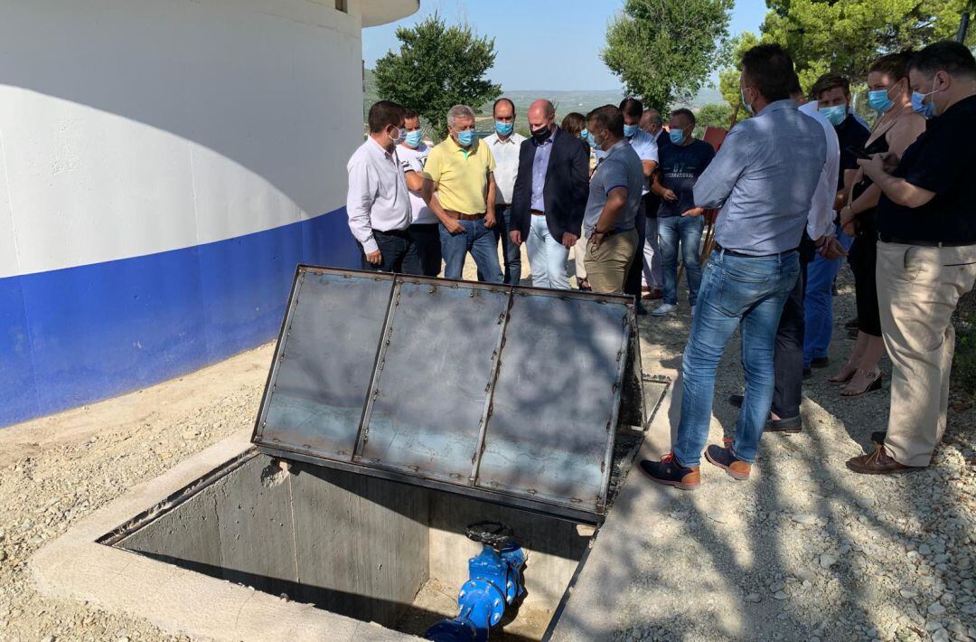 Diferentes autoridades provinciales y de Santo Tomé visitan las mejoras que se han realizado en la estación depuradora.