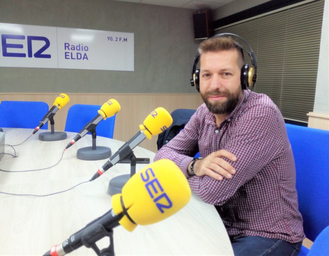 David Mancera, presidente de la AMCE Santa Cecilia, en Radio Elda