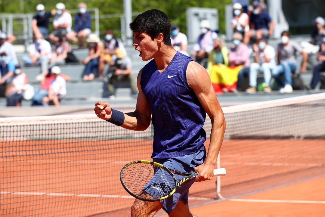 Carlos Alcaraz, tenista español en Roland Garros 2021.