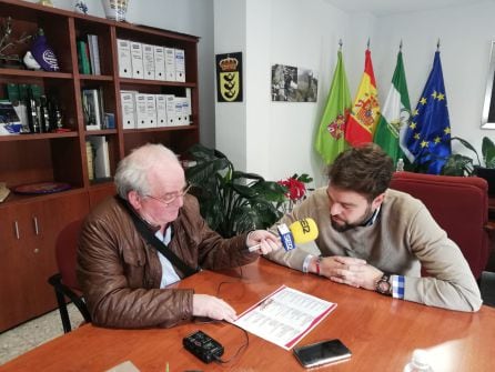 Momento en el que conversábamos con el alcalde de Bedmar, Juan Francisco Serrano