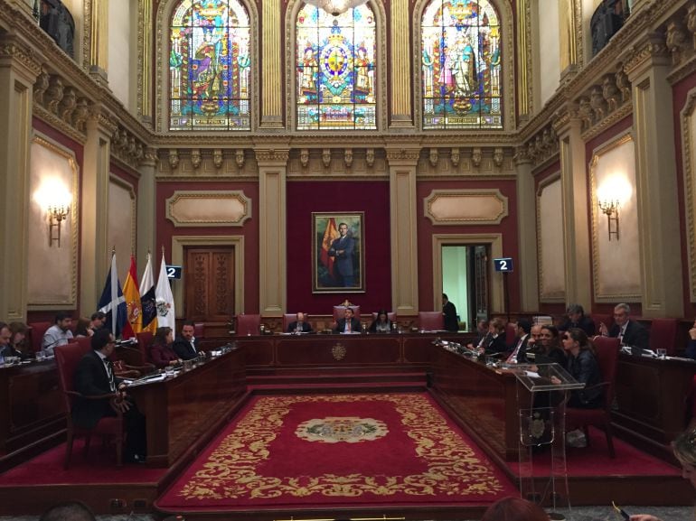 Celebración de un pleno en el Ayuntamiento de Santa Cruz de Tenerife. 