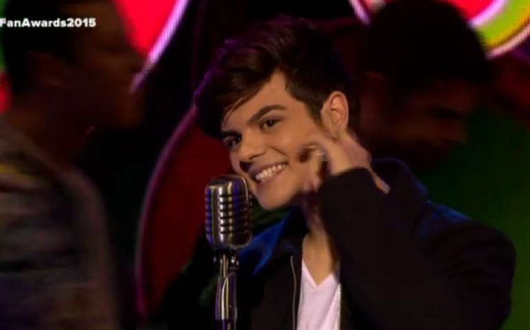 Abraham Mateo durante su actuación en la gala de los Neox Fan Awards