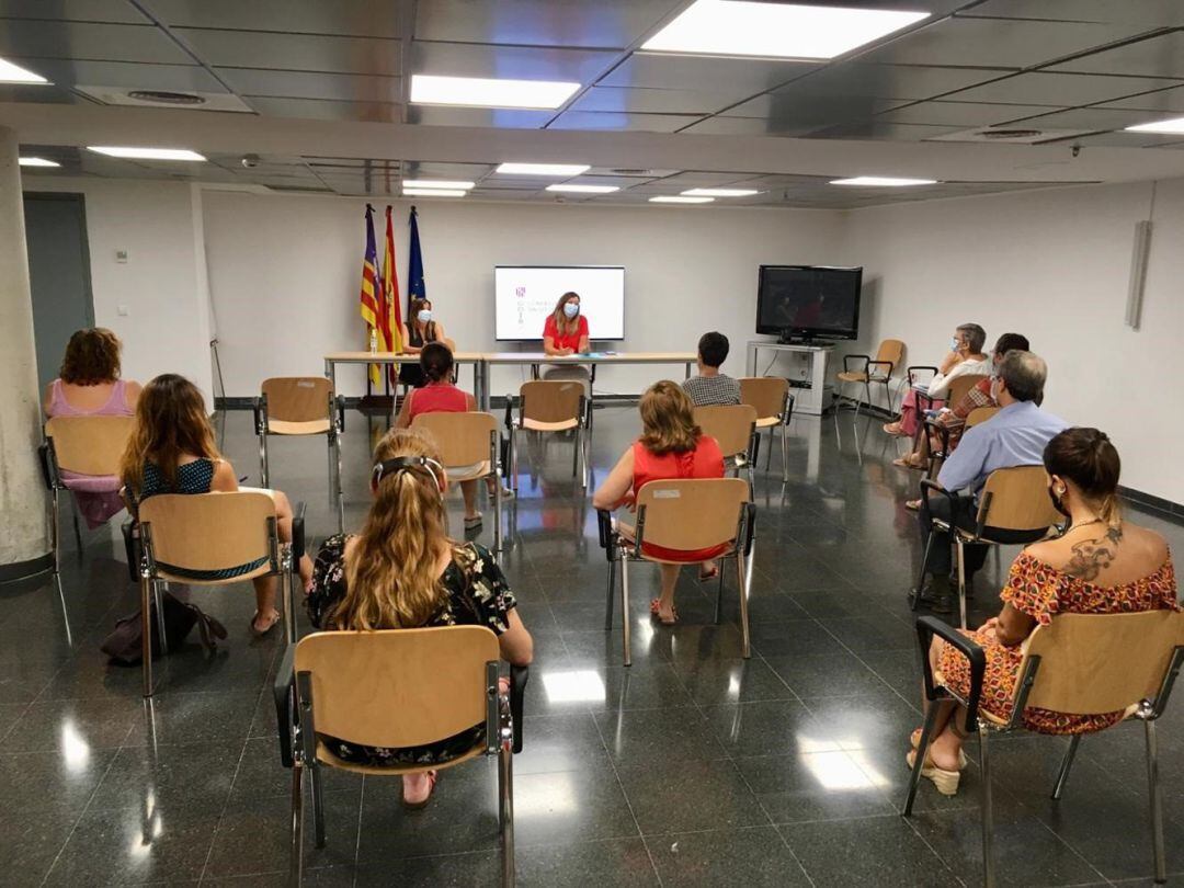 La consellera de Salud, Patricia Gómez, en una reunión con responsables de Salud Pública. 