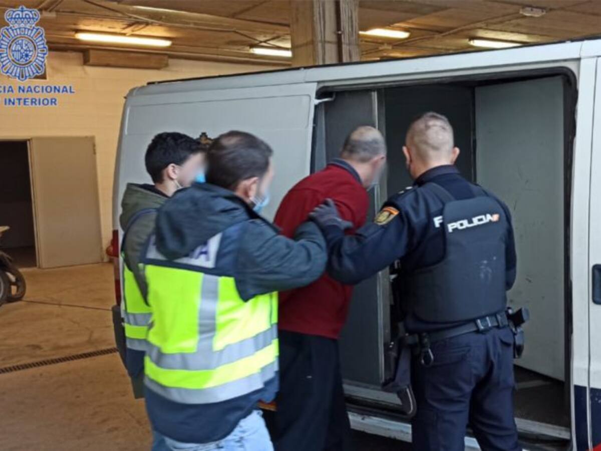 Detenido uno de los ladrones que a plena luz del día robaron en una joyería de Vila