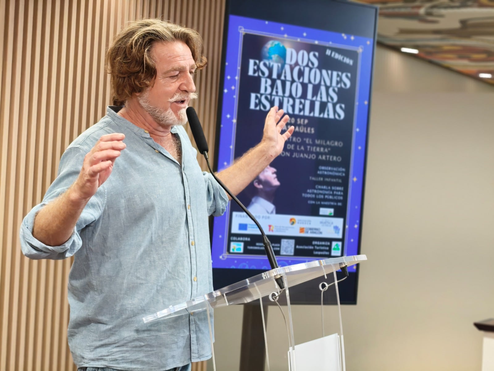 El actor Juanjo Artero en la presentación de Dos estaciones bajo las estrellas en Laspaúles