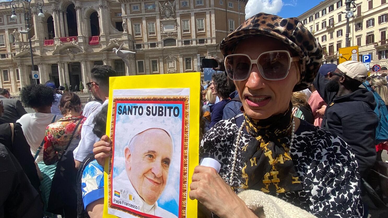 Una mujer trans reclama la santidad inmediata del papa Francisco: "Por su cercanía a la gente humilde y marginada"