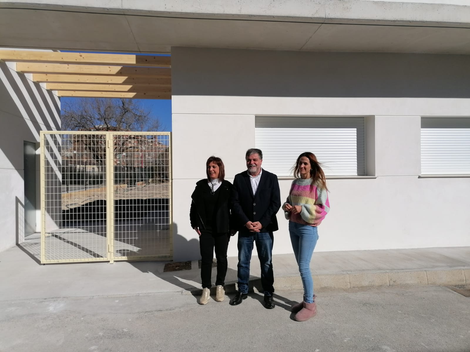 Alcalde, concejala y directora del centro