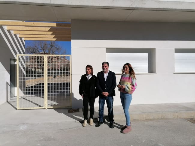 Alcalde, concejala y directora del centro