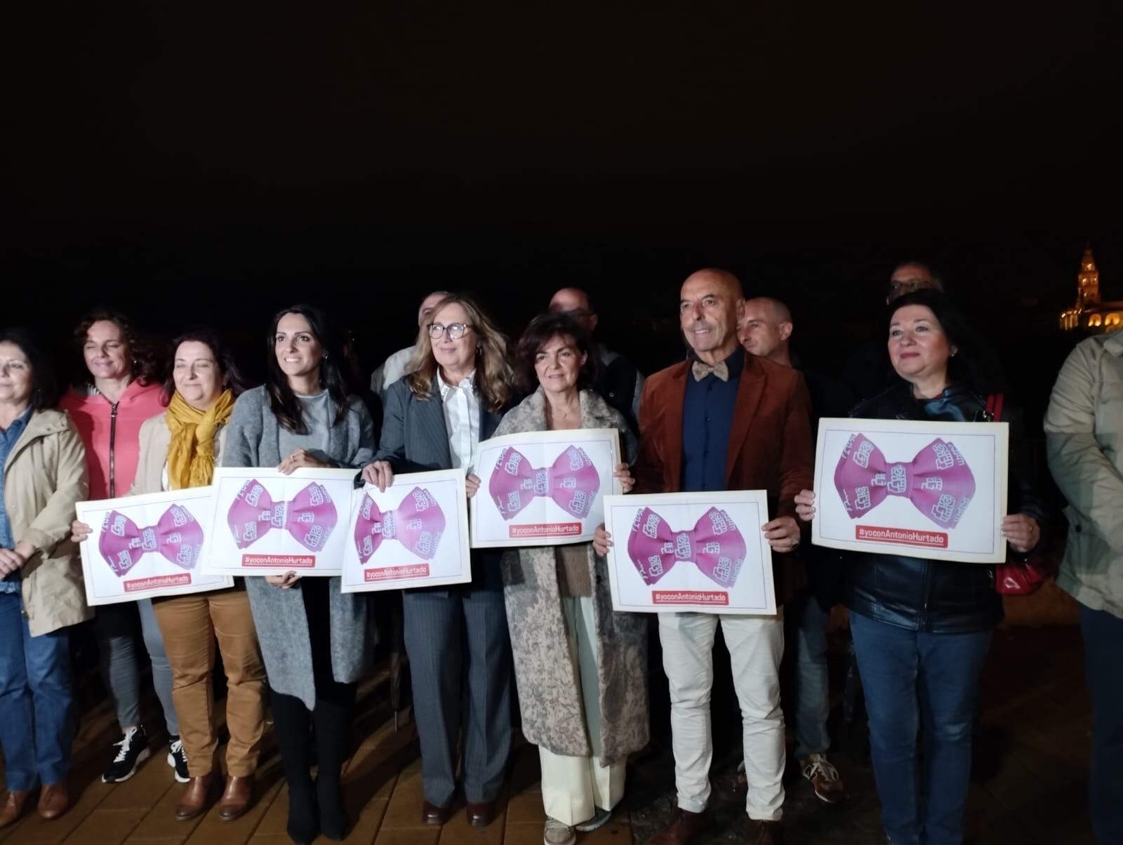 Antonio Hurtado presenta su equipo con el apoyo de Carmen Calvo. En la Torre de la Calahorra.