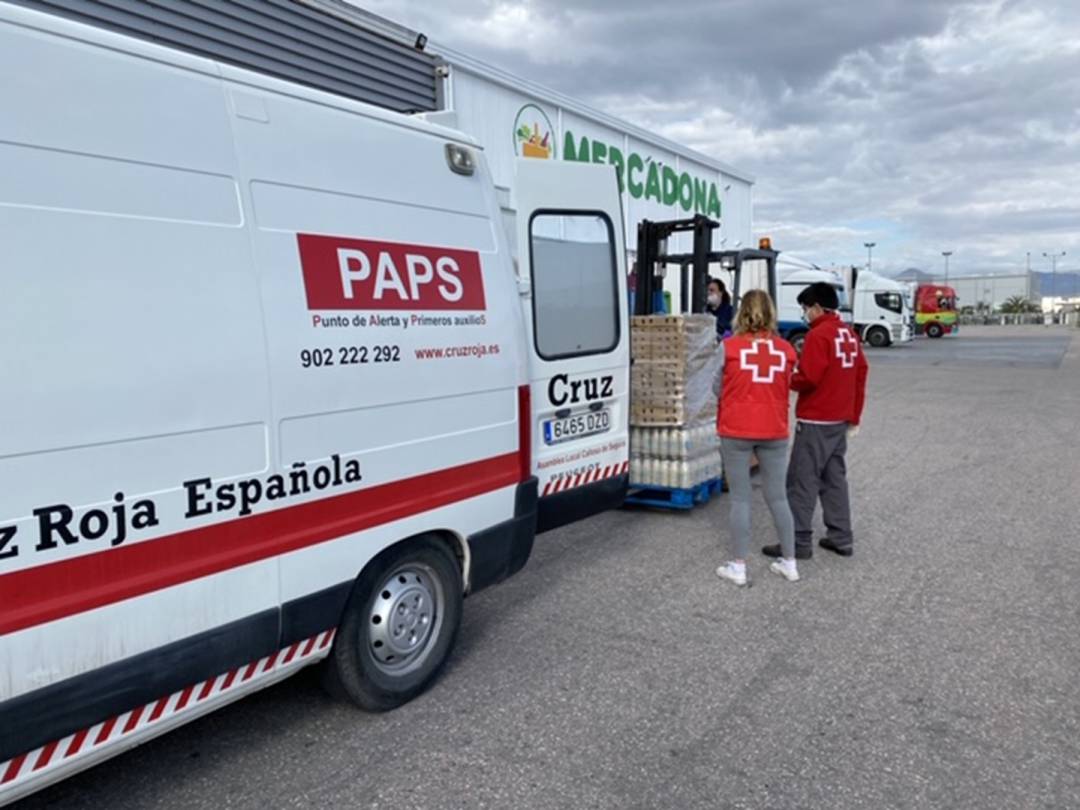 Donación de alimentos a Cruz Roja en San Isidro