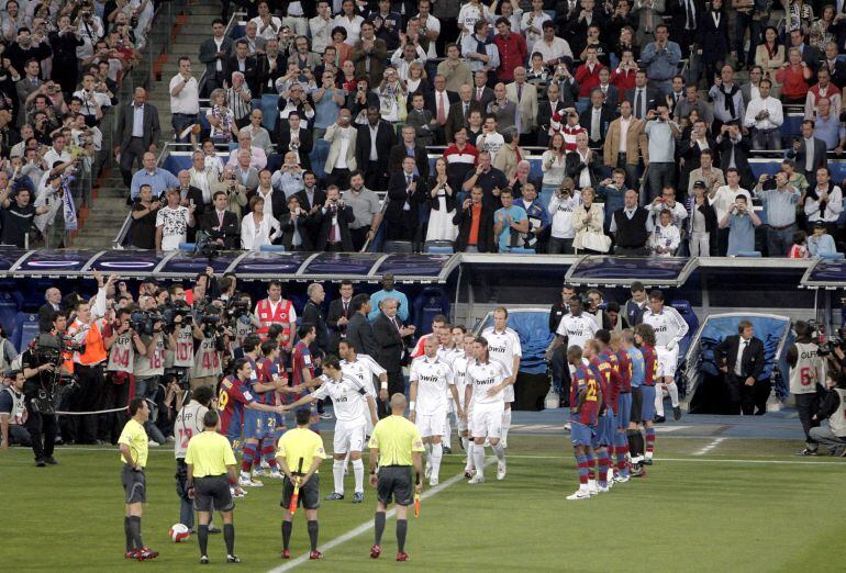 Pasillo del Barcelona al Real Madrid en 2008.