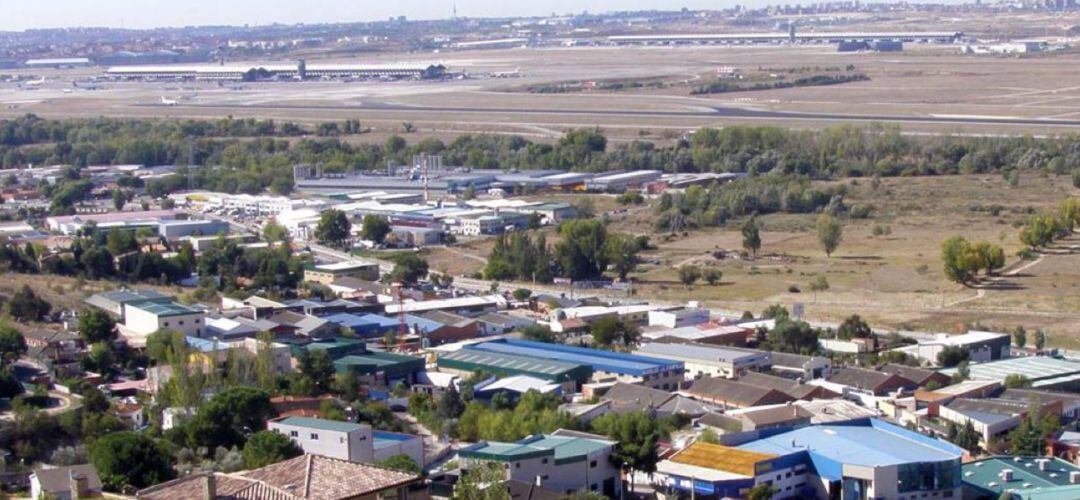 Imágen aérea de Paracuellos de Jarama y su polígono industrial, muy cerca del aeropuerto.