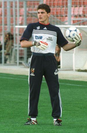 El portero, con la selección sub-18 en una imagen de abril de 1999.