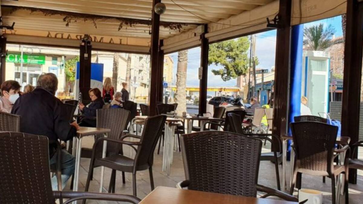 Los hosteleros de Alcantarilla están exentos de pagar la tasa por terrazas durante los seis primeros meses