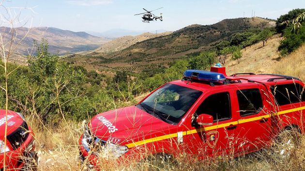 Un helicóptero ha tenido que bajar antes los materiales para proceder a los trabajos