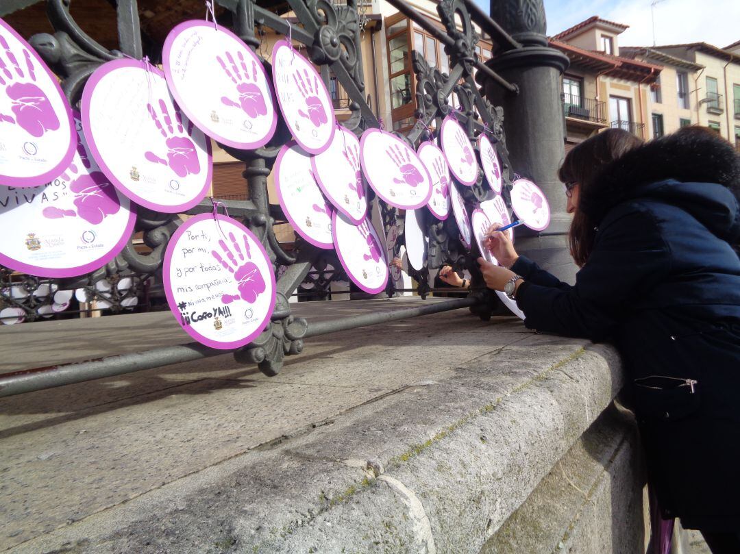 El público puede participar dejando sus mensajes contra la violencia machista