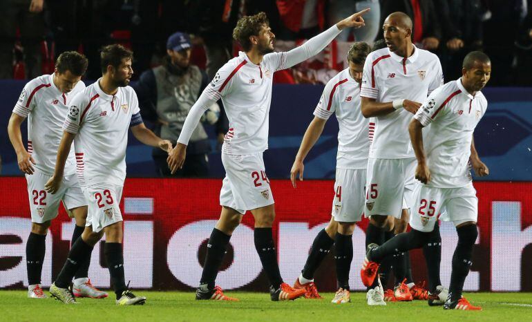 Fernando Llorente celebra el gol del Sevilla