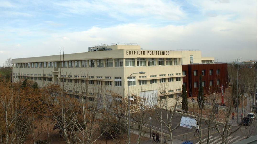 Edificio Politécnico donde se realizan los estudios de Ingeniería de Caminos en Ciudad Real