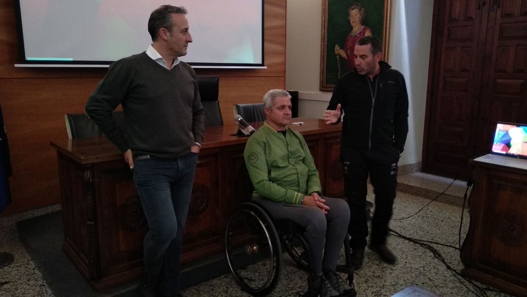 El alcalde de Cazorla presentó a Rafael López ante los alumnos de la Escuela Taller 