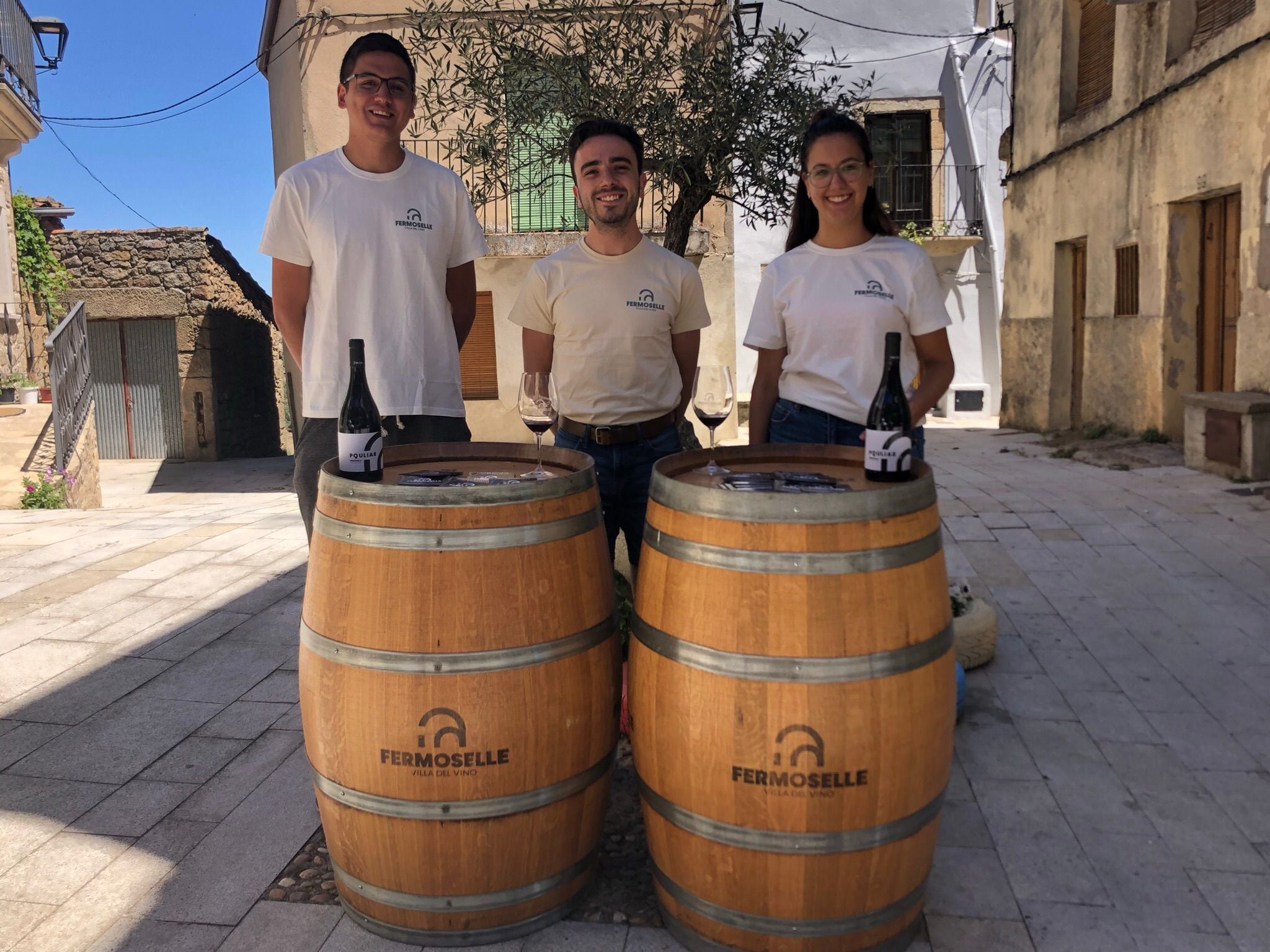 Marta junto a dos compañeros con los que compartió la experiencia del Campus Rural