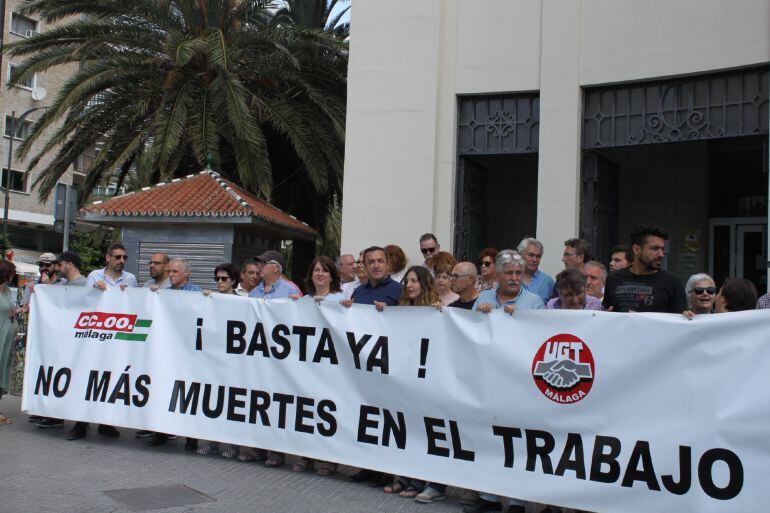 UGT y CCOO se concentran por el último accidente laboral