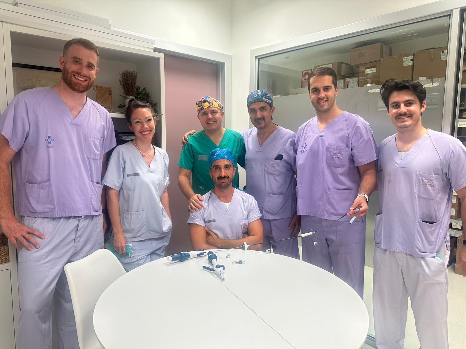 Equipo que se ha encargado de la primera intervención de implantación de marcapasos sin cables en el Hospital Francesc de Borja.