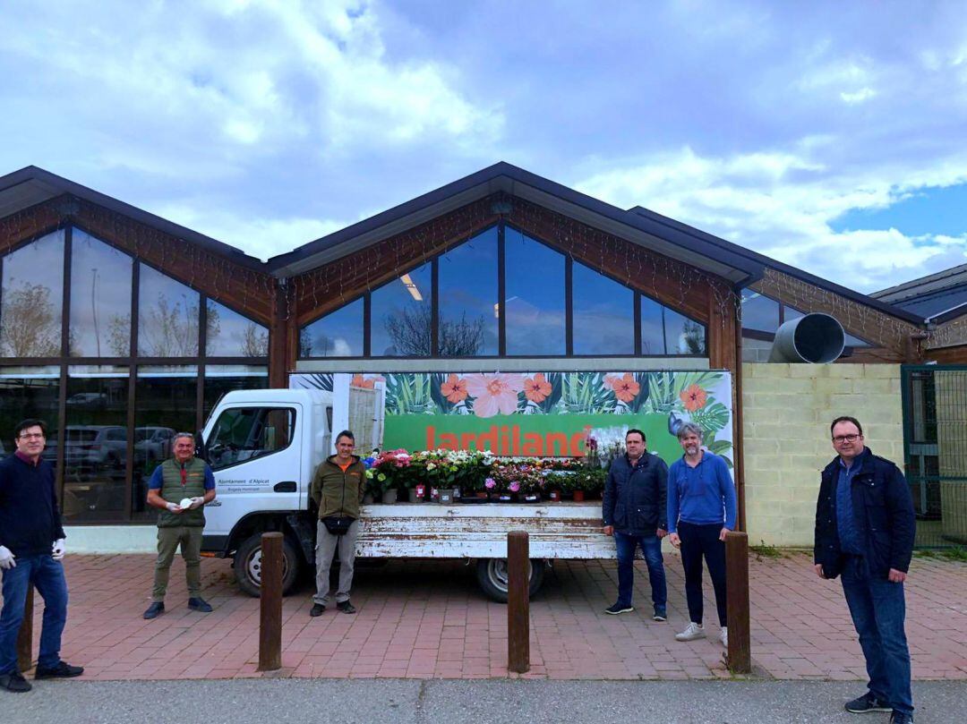 Jardiland va fer una donació de flors a principis de la pandèmia