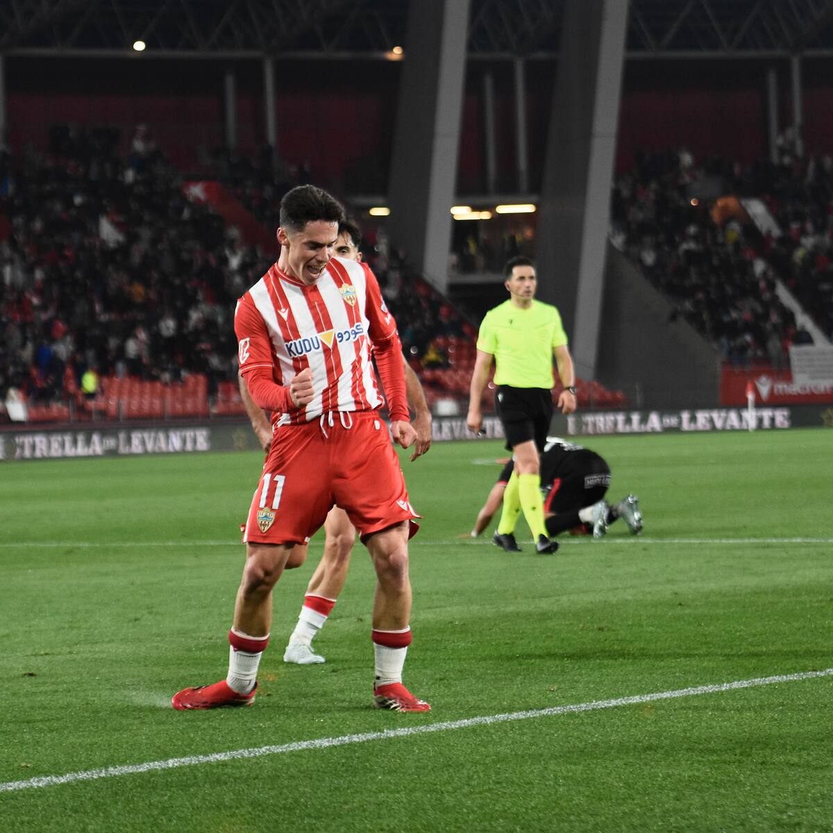 El Almería defiende la Primera División como un león