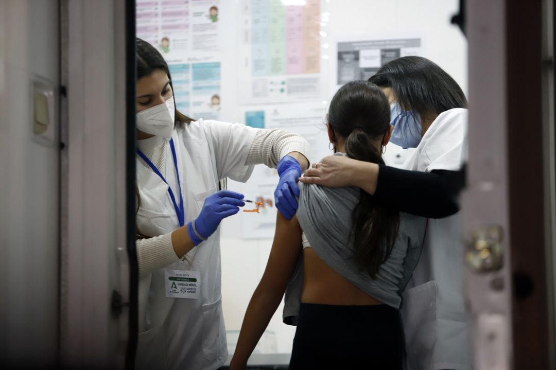 15-12-2021 Inicio de la vacunación contra la Covid 19 a los menores entre 9 a 11 años en el centro de Salud de la Barriada de El Palo a15-12-2021 en Málaga (Andalucía) SALUD
Álex Zea - Europa Press