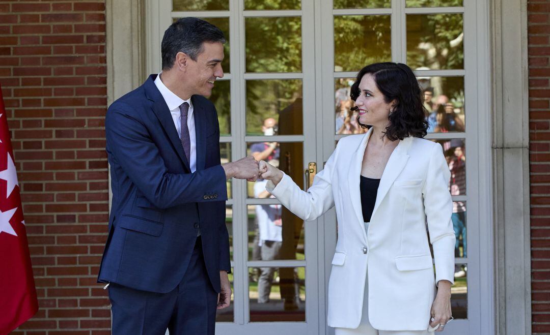 El presidente del Gobierno, Pedro Sánchez, se ha reunido con la presidenta de la Comunidad de Madrid, Isabel Díaz Ayuso, en La Moncloa.