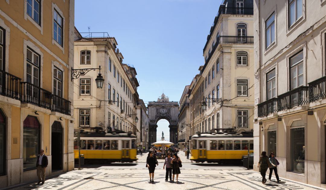 Turistas en Lisboa, Portugal. 
